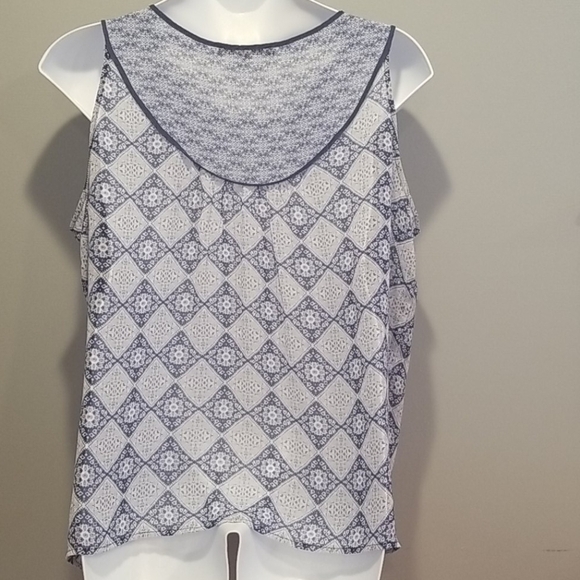 Rose & Olivia blue design sheer sleeveless blouse. - Picture 4 of 7